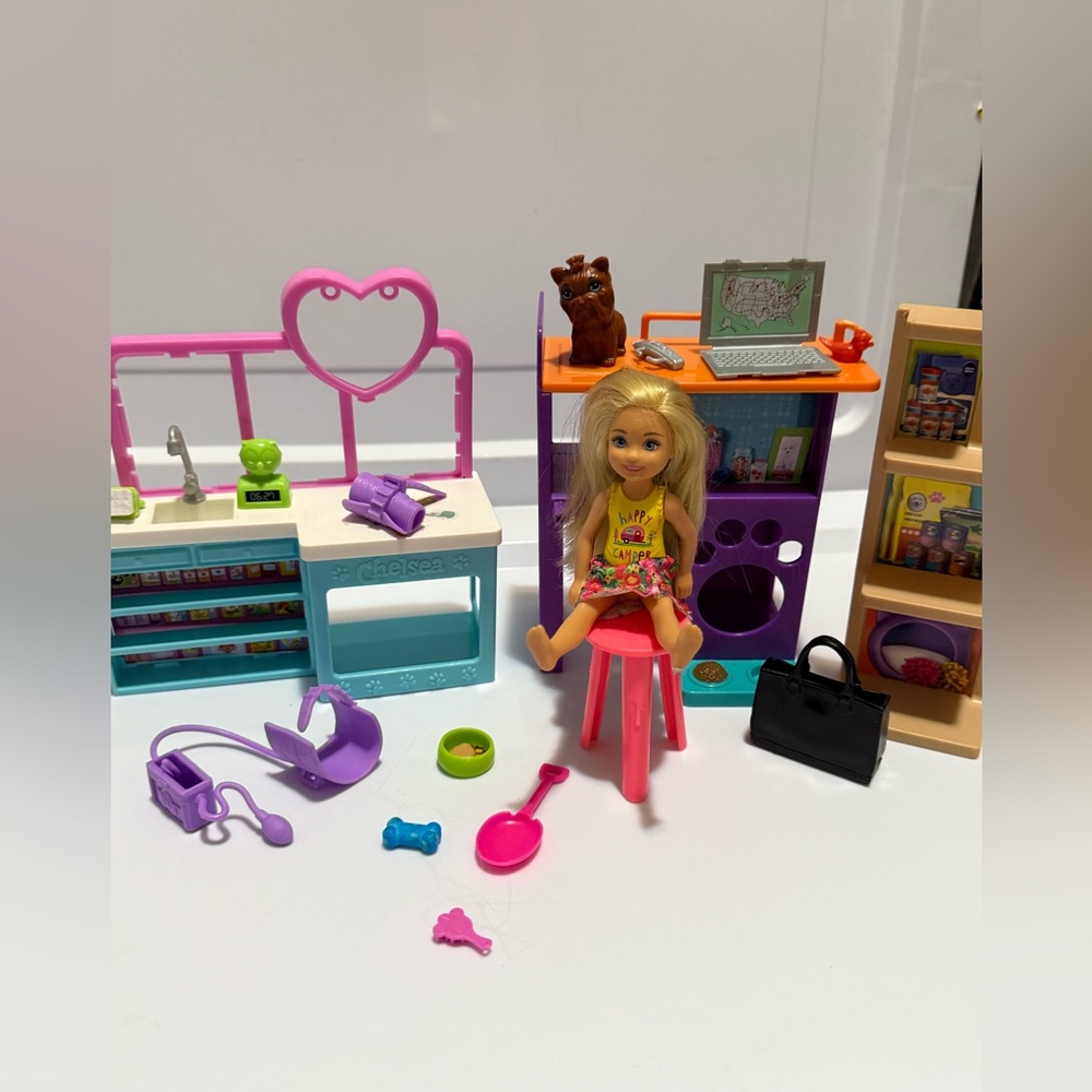 Mattel Chelsea (Barbie) vet clinic sets